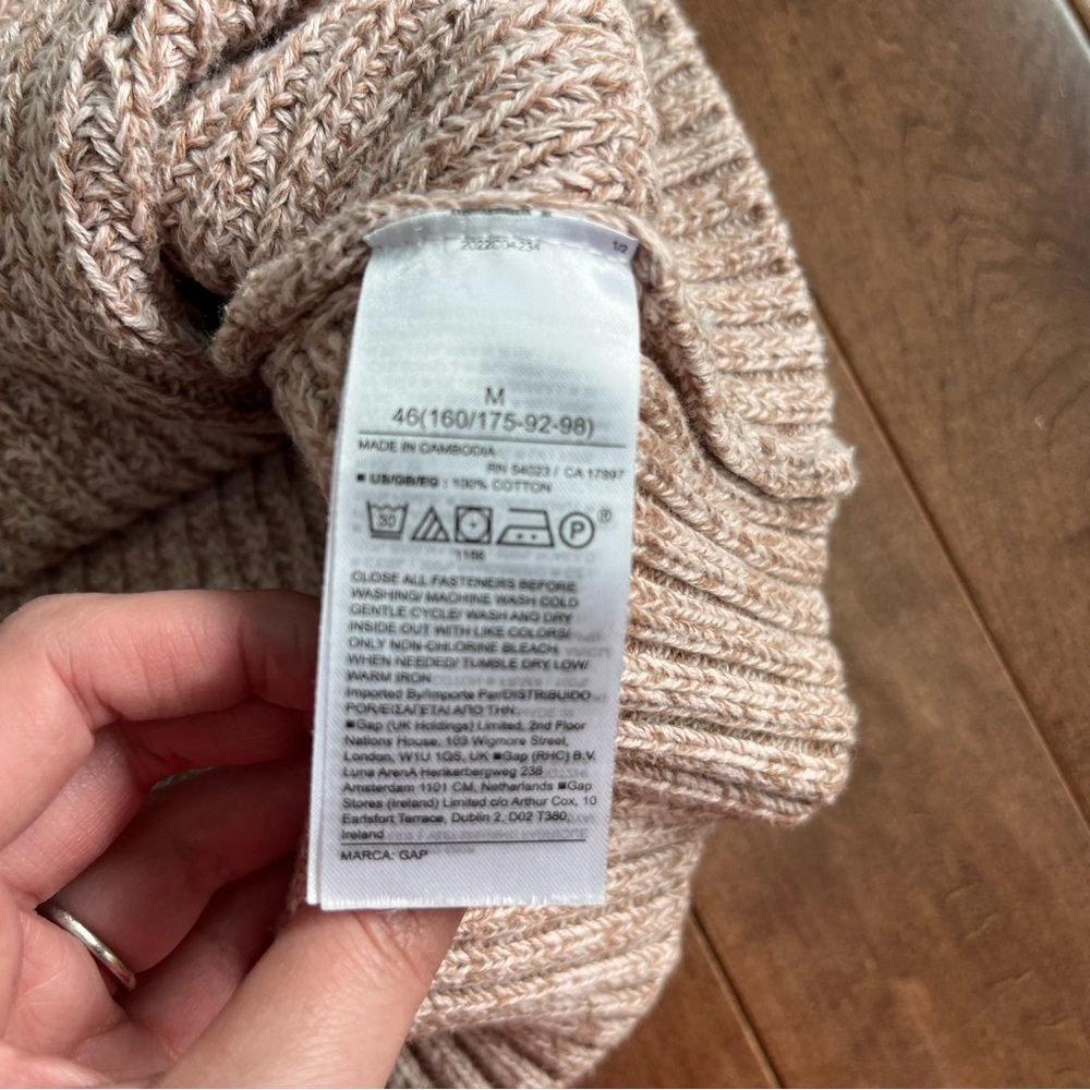 Gap Boxy fit v-neck cardigan oatmeal color - Picture 6 of 8